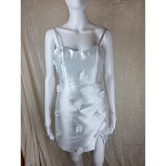 Alexis Dresses & Skirts - White Floral Applique Mini Dress Spaghetti Straps Sweetheart Neckline